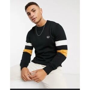 Fred Perry crew neck sweatshirt with pointed sleeves in black Size M